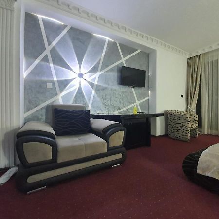 Rey Hotel Μαύροβο Εξωτερικό φωτογραφία
