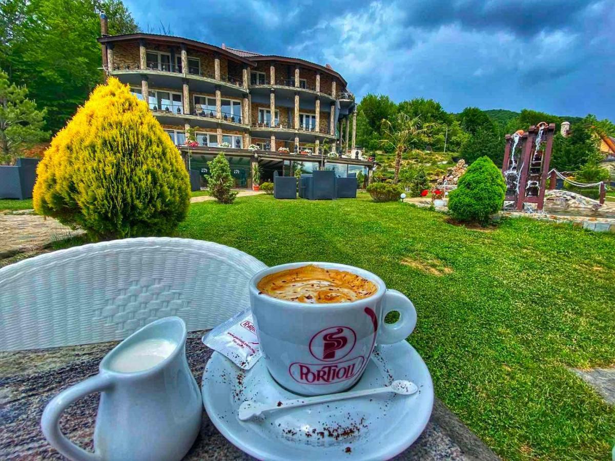 Rey Hotel Μαύροβο Εξωτερικό φωτογραφία