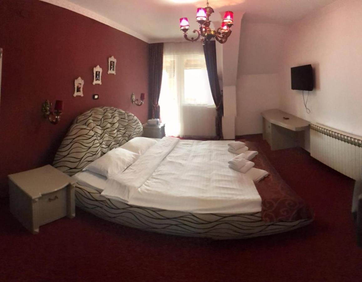 Rey Hotel Μαύροβο Εξωτερικό φωτογραφία