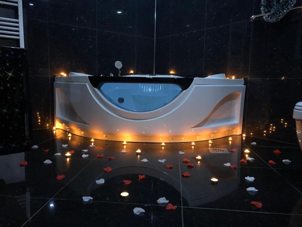 Rey Hotel Μαύροβο Εξωτερικό φωτογραφία