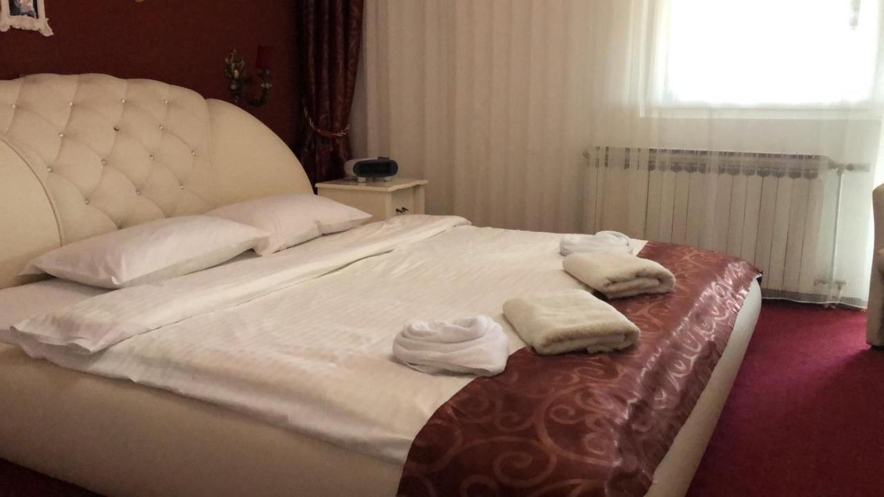 Rey Hotel Μαύροβο Εξωτερικό φωτογραφία