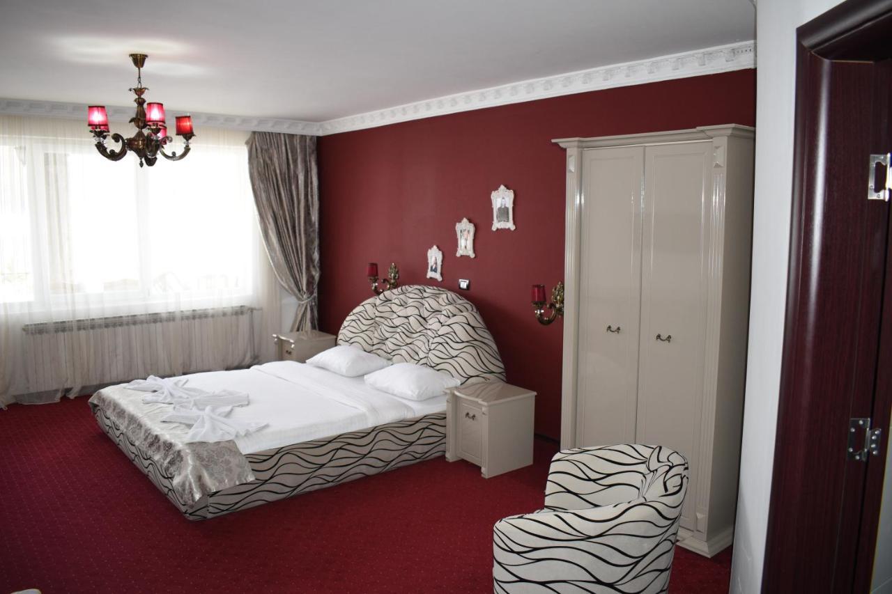 Rey Hotel Μαύροβο Εξωτερικό φωτογραφία